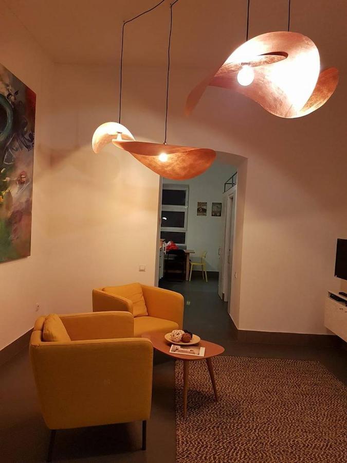 Stylish Holiday Art Apartment - Wifi & Great Location Boedapest Buitenkant foto