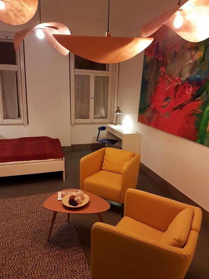 Stylish Holiday Art Apartment - Wifi & Great Location Boedapest Buitenkant foto