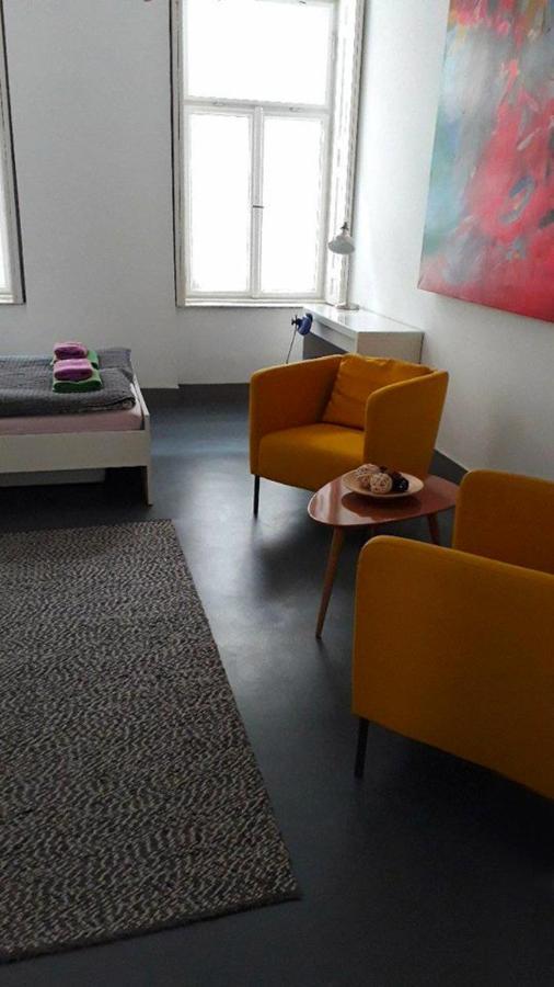 Stylish Holiday Art Apartment - Wifi & Great Location Boedapest Buitenkant foto