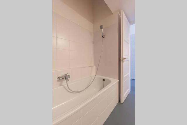 Stylish Holiday Art Apartment - Wifi & Great Location Boedapest Buitenkant foto