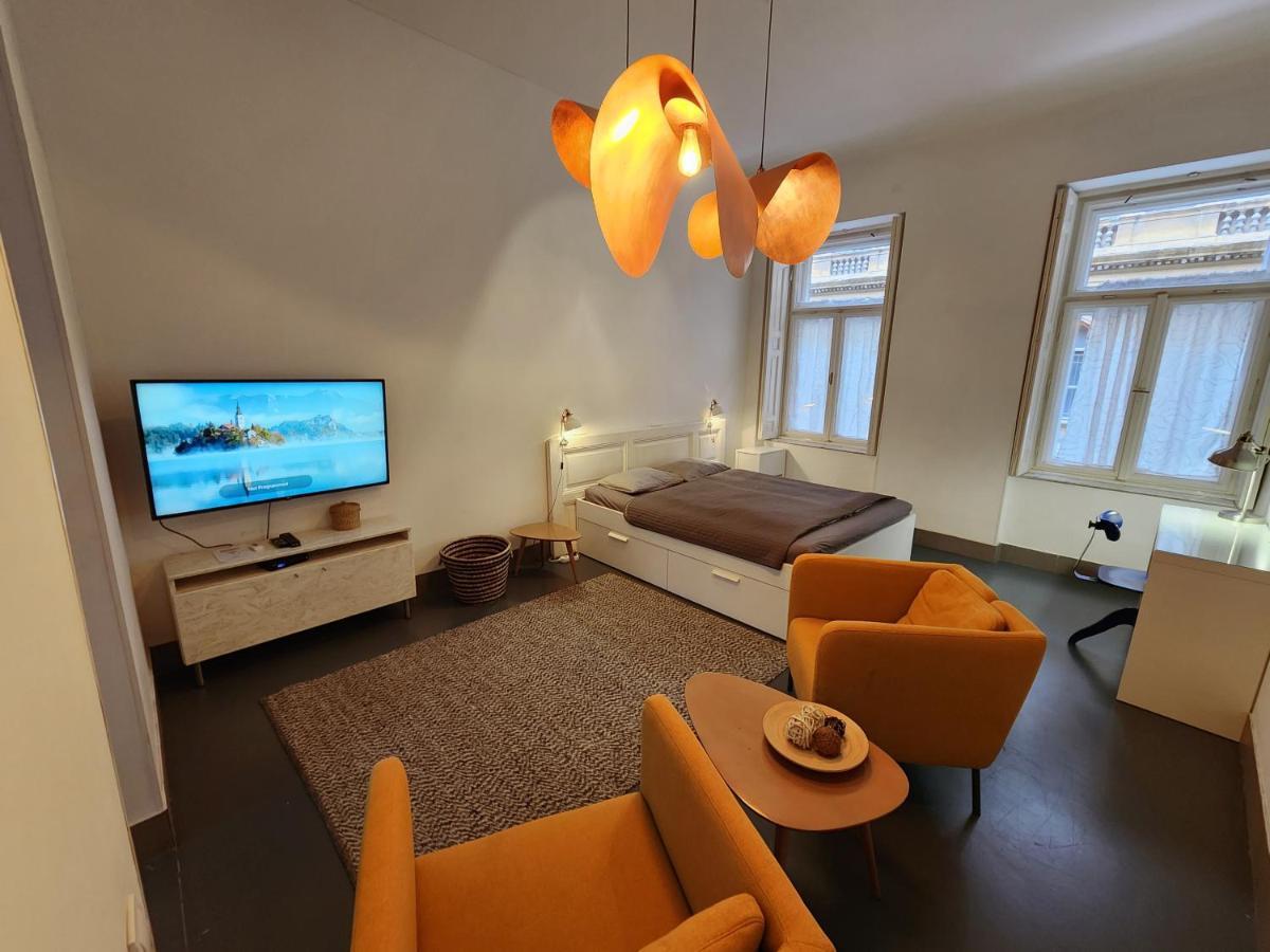 Stylish Holiday Art Apartment - Wifi & Great Location Boedapest Buitenkant foto