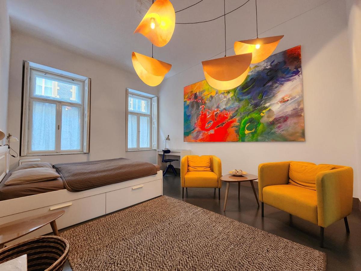 Stylish Holiday Art Apartment - Wifi & Great Location Boedapest Buitenkant foto
